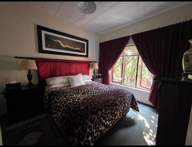 1 BEDROOM APARTMENT FOR SALE IN SUNNINGHILL